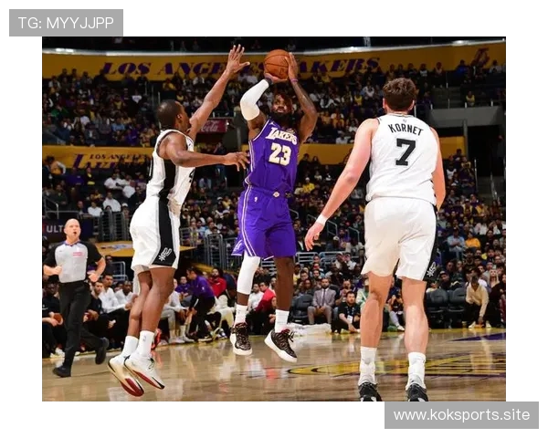 四旬老詹再献神迹激战37分钟关键时刻送出惊天追帽引爆全场轰动 四旬老詹再献神迹激战37分钟关键时刻送出惊天追帽引爆全场轰动